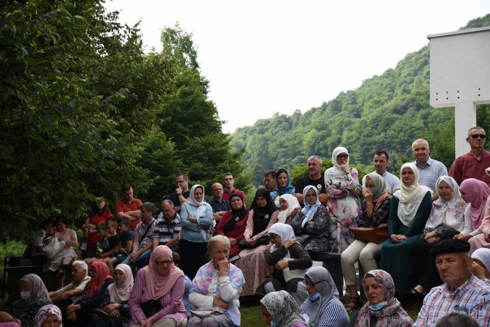 Ispraćaj posmrtnih ostataka 19 žrtava genocida u Srebrenici